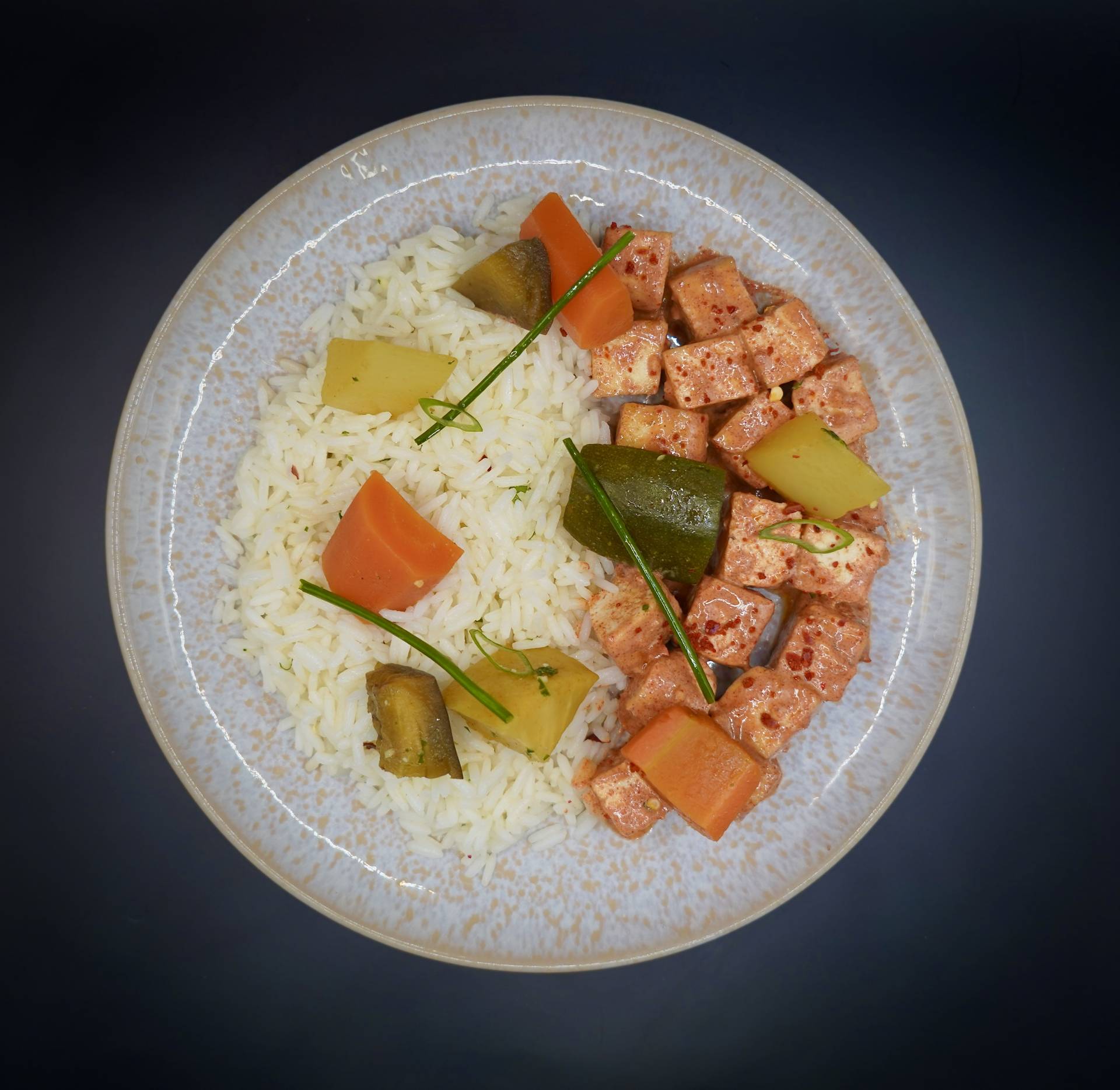 Tofu tandoori, riz blanc et gros légumes